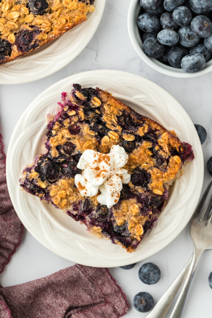 Delicious Banana Berry Baked Oatmeal: A Naturally Sweetened Family Favorite